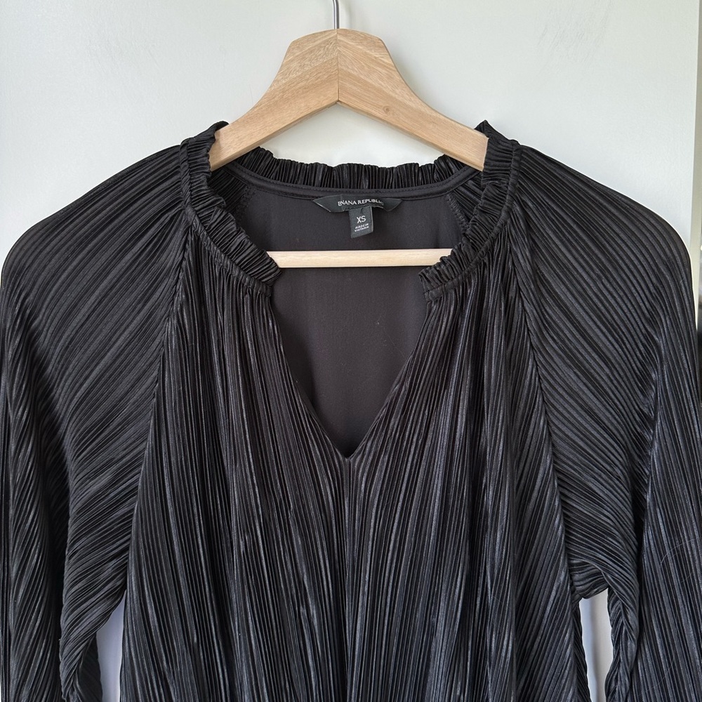 Banana Republic Long Sleeve Plisse Dress, size XS - Picture 3 of 5